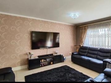 3 Bedroom Townhouse For Sale in Bedfordview