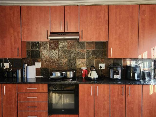 3 Bedroom Townhouse For Sale in Bendor