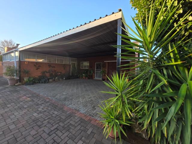 3 Bedroom Townhouse For Sale in Bergsig