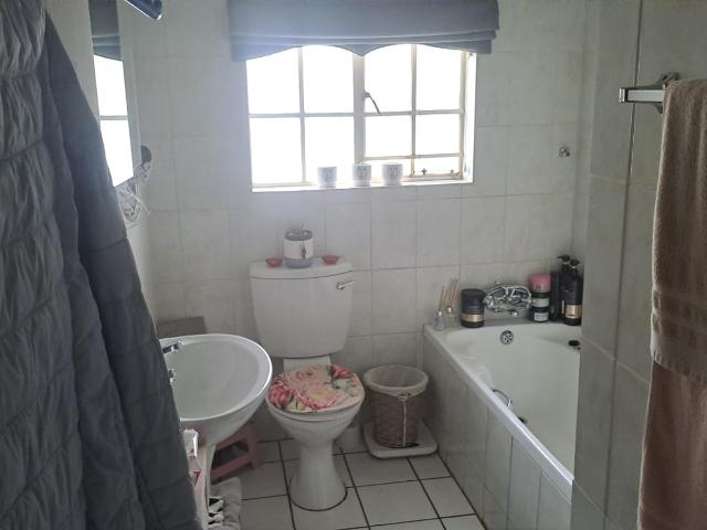3 Bedroom Townhouse For Sale in Bergsig