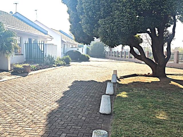 3 Bedroom Townhouse For Sale in Bergsig