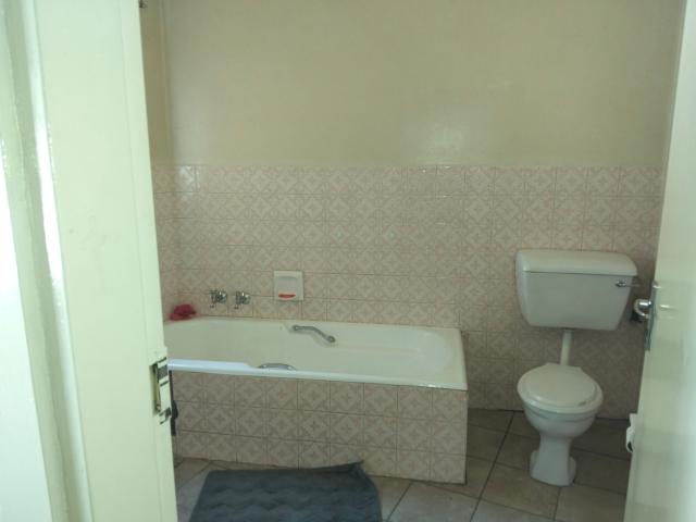 3 Bedroom Townhouse For Sale in Berton Park
