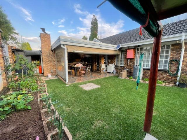 3 Bedroom Townhouse For Sale in Beyers Park