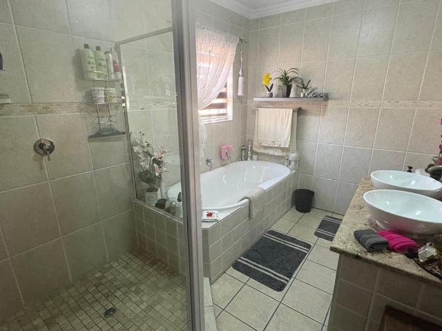 3 Bedroom Townhouse For Sale in Beyers Park