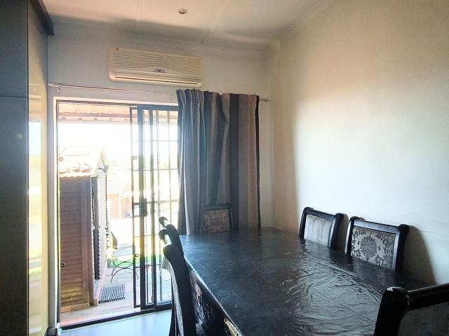 3 Bedroom Townhouse For Sale in Bisley