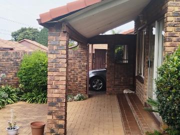 3 Bedroom Townhouse For Sale in Birch Acres