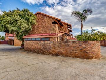 Townhouse for sale in Birchleigh - Storage room