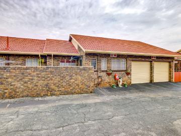 Townhouse for sale in Birchleigh North - Grill