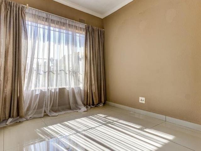 3 Bedroom Townhouse For Sale in Birchleigh North