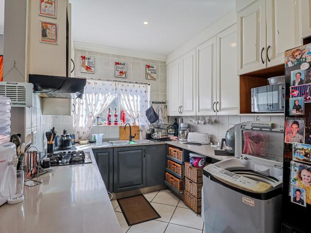 3 Bedroom Townhouse For Sale in Birdwood Estate