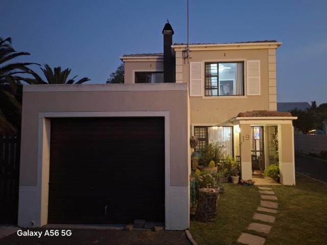 3 Bedroom Townhouse For Sale in Blouberg Sands