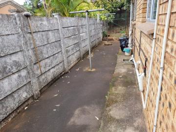 3 Bedroom Townhouse For Sale in Bluff