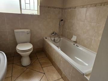 3 Bedroom Townhouse For Sale in Bo dorp