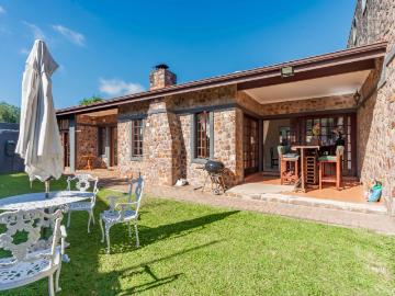 3 Bedroom Townhouse For Sale in Bothas Hill