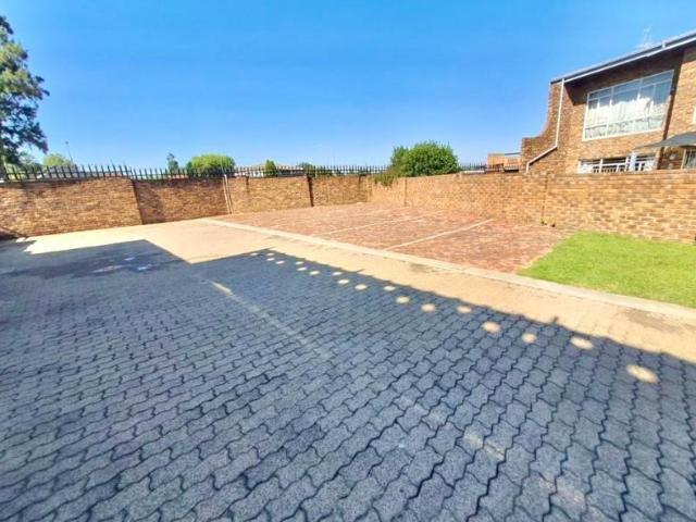 3 Bedroom Townhouse For Sale in Brackendowns