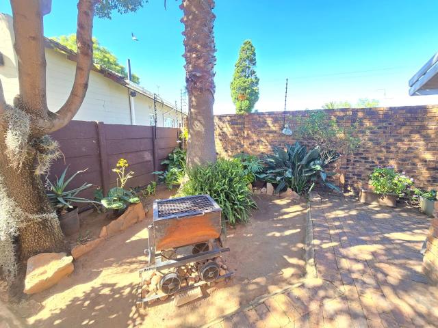3 Bedroom Townhouse For Sale in Brackendowns