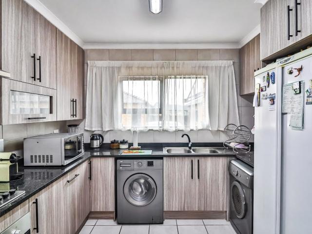 3 Bedroom Townhouse For Sale in Brackendowns