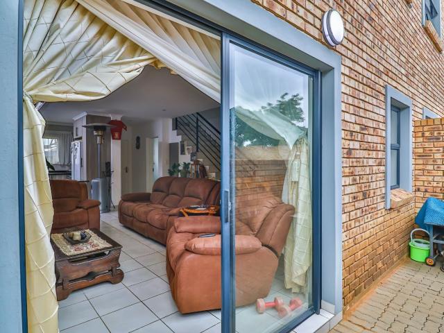 3 Bedroom Townhouse For Sale in Brackendowns