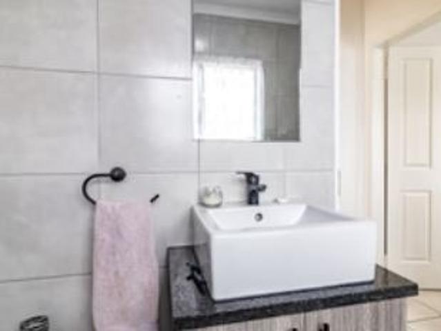 3 Bedroom Townhouse For Sale in Brackendowns