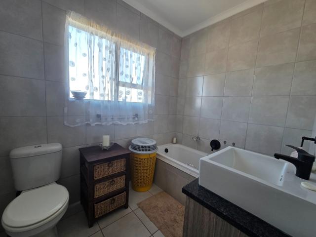 3 Bedroom Townhouse For Sale in Brackendowns