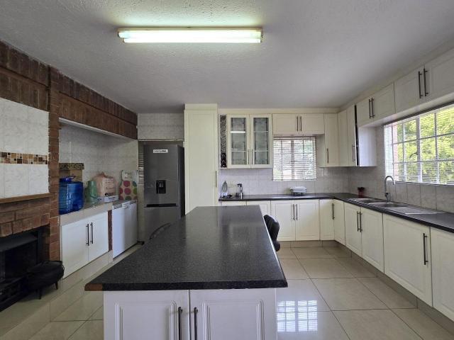 3 Bedroom Townhouse For Sale in Brackendowns