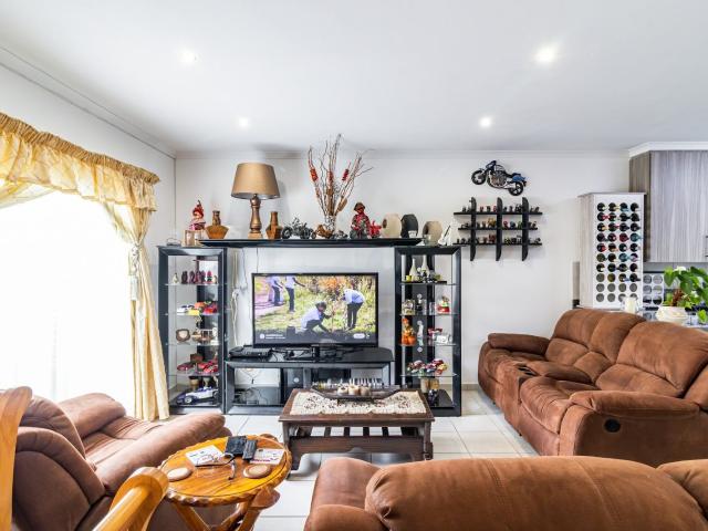 3 Bedroom Townhouse For Sale in Brackendowns