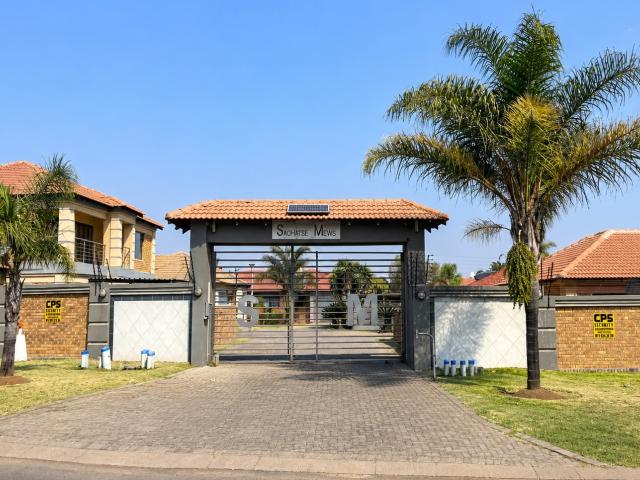 3 Bedroom Townhouse For Sale in Brackenhurst