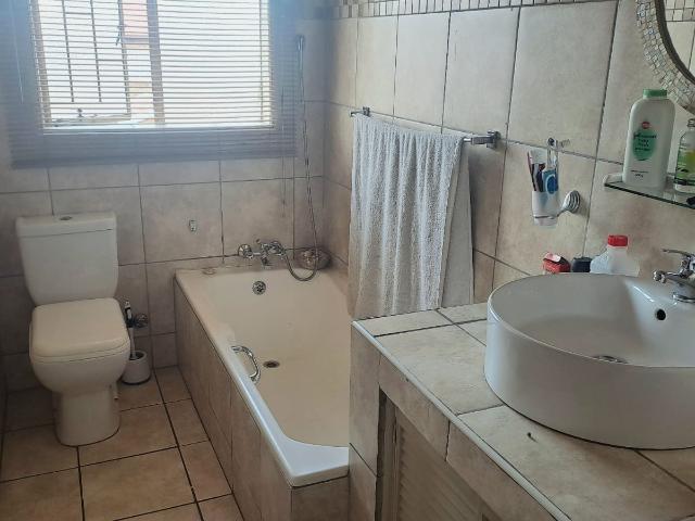 3 Bedroom Townhouse For Sale in Brackenhurst