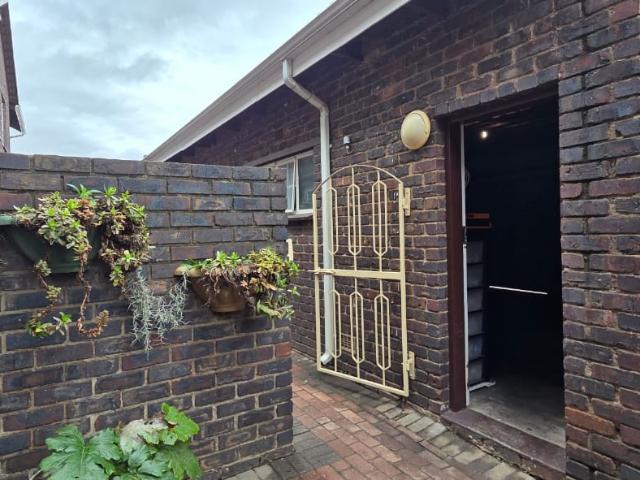 3 Bedroom Townhouse For Sale in Brackenhurst