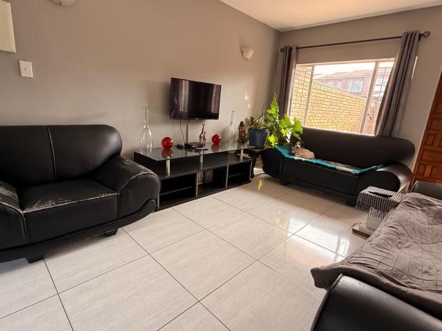 3 Bedroom Townhouse For Sale in Brackenhurst