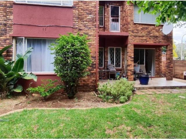 3 Bedroom Townhouse For Sale in Brackenhurst
