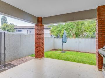 3 Bedroom Townhouse For Sale in Bryanston