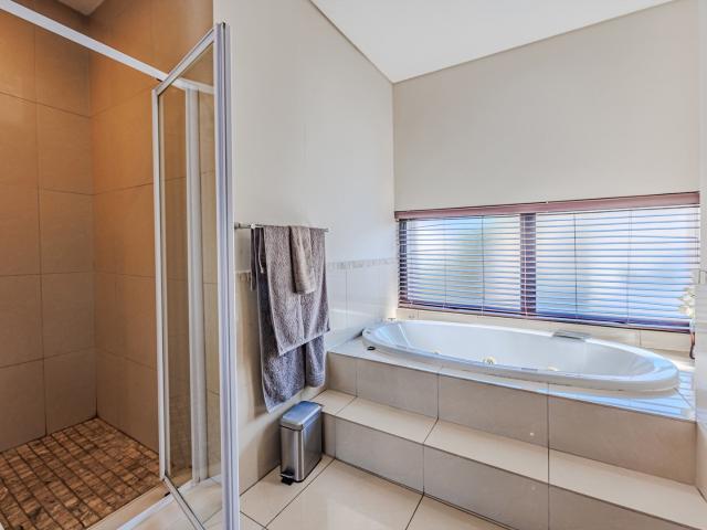 3 Bedroom Townhouse For Sale in Bryanston