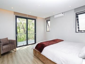 3 Bedroom Townhouse For Sale in Bryanston