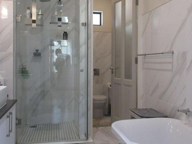 3 Bedroom Townhouse For Sale in Bryanston