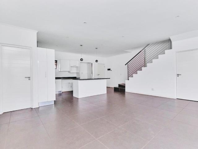 3 Bedroom Townhouse For Sale in Bryanston