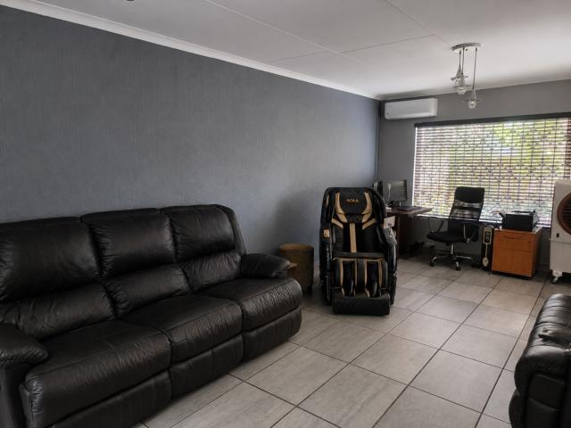 3 Bedroom Townhouse For Sale in Cashan