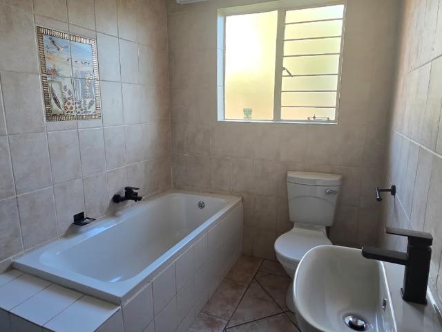3 Bedroom Townhouse For Sale in Cashan