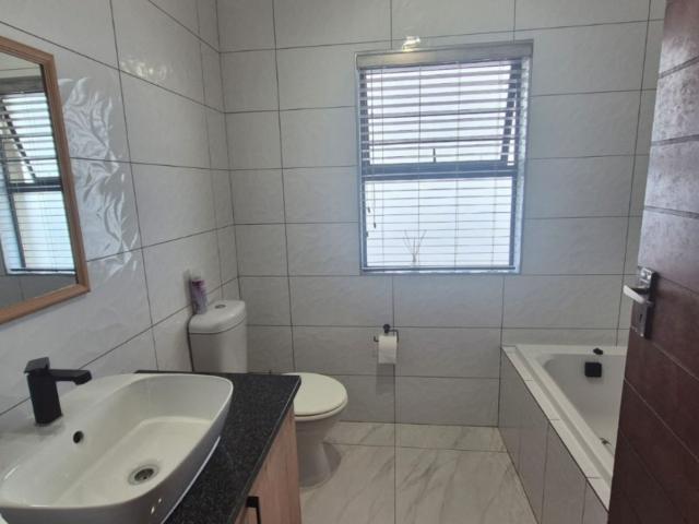 3 Bedroom Townhouse For Sale in Cashan