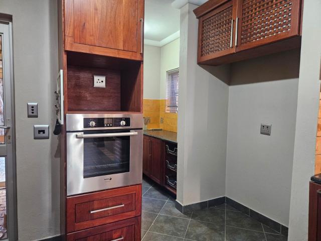 3 Bedroom Townhouse For Sale in Cashan