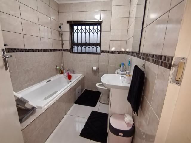3 Bedroom Townhouse For Sale in Castleview