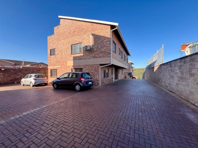 3 Bedroom Townhouse For Sale in Clare Hills