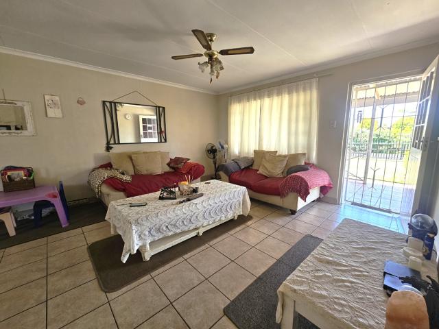 3 Bedroom Townhouse For Sale in Cleland