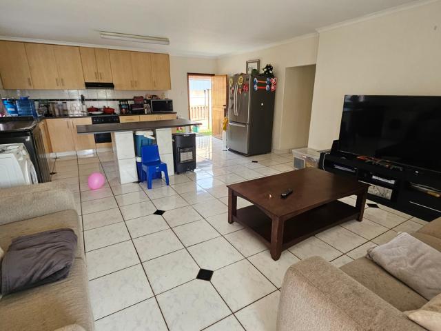 3 Bedroom Townhouse For Sale in Cleland