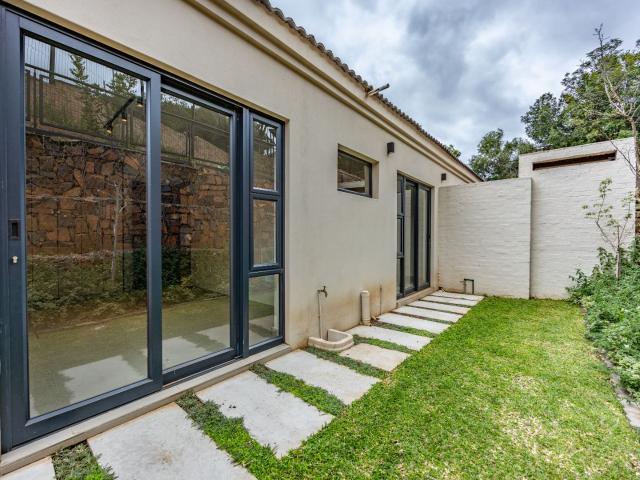 3 Bedroom Townhouse For Sale in Constantia Park