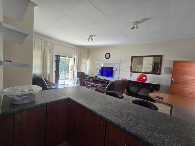 3 Bedroom Townhouse For Sale in Country View