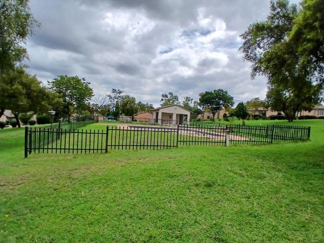 3 Bedroom Townhouse For Sale in Country View Estate