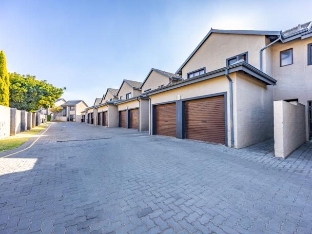 3 Bedroom Townhouse For Sale in Country View Estate