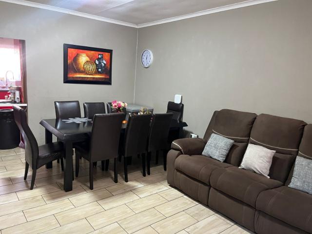 3 Bedroom Townhouse For Sale in Cresslawn