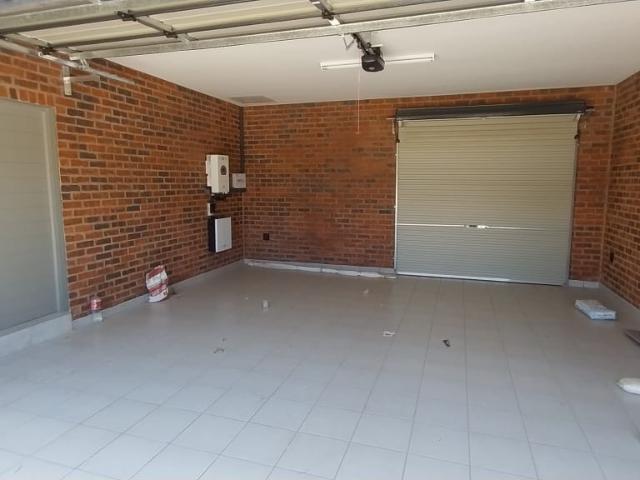 3 Bedroom Townhouse For Sale in De Land Estate